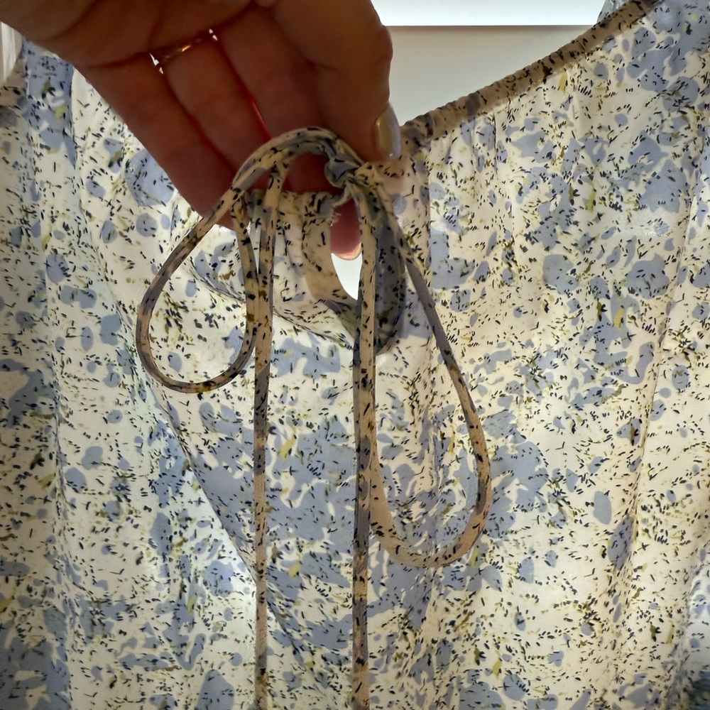 Elegant Blue and White Floral Camisole - Picture 4 of 8